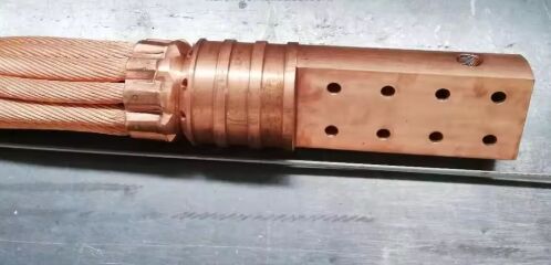 ইলেকট্রিক আর্ক ফার্নেস (ইএএফ) এবং ল্যাডেল রিফাইনিং ফার্নেস (এলআরএফ) অ্যাপ্লিকেশনের জন্য শিল্প গ্রেডের জল-শীতল পাওয়ার কেবল